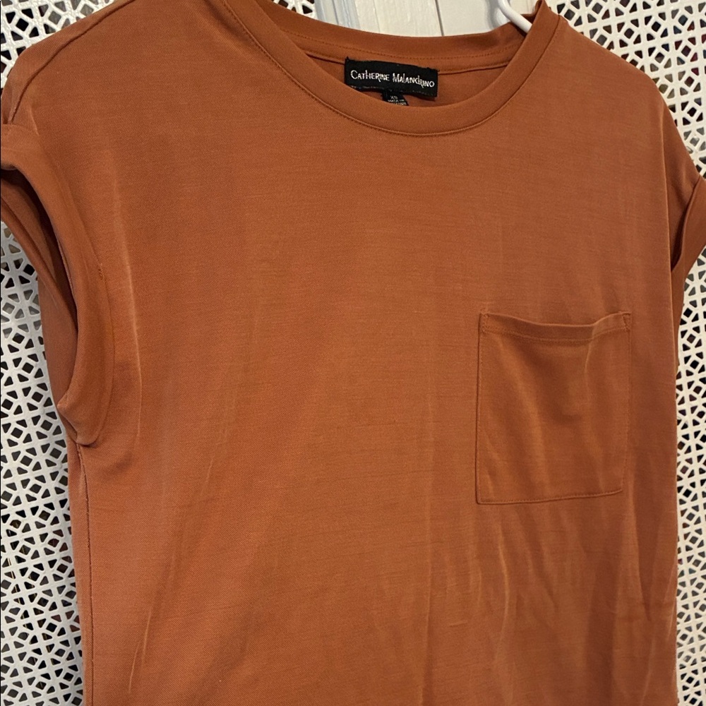 Catherine Malandrino Men's Short Sleeve Tee in Rust